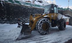 "BÜYÜKŞEHİR EKİPLERİ KARLA MÜCADELEYİ SÜRDÜRÜYOR"