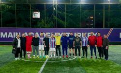 "HAMİ MANDIRALI VE BURAK YETER SAHADA"