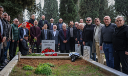 "AHMET SUAT ÖZYAZICI KABRİ BAŞINDA ANILDI"
