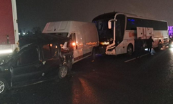 ANADOLU OTOYOLU’NDA 16 ARAÇLI ZİNCİRLEME KAZA: 6 YARALI