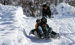 "YOĞUN KAR YAĞIŞI EĞİTİMİ DURDURDU: 8 İLDE OKULLAR TATİL"