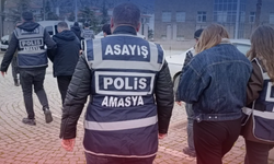 "KREDİ KARTI BİLGİLERİYLE 2,1 MİLYON TL'LİK DOLANDIRICILIK: 3 TUTUKLAMA"