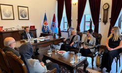 "TÜRKİYE DİL VE EDEBİYAT DERNEĞİ TRABZON ŞUBESİ BAŞKAN GENÇ’E ZİYARET GERÇEKLEŞTİRDİ"