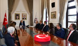 "VALİ TAHİR ŞAHİN, TRABZON DEFTERDARI RAMAZAN YAŞAR VE BERABERİNDEKİLERİ KABUL ETTİ"