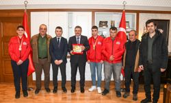 "TEKNOFEST ŞAMPİYONLARINDAN BAŞKAN GENÇ’E ZİYARET"