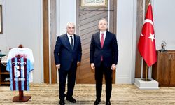 "TRABZON ARTVİNLİLER DERNEĞİNDEN İL EMNİYET MÜDÜRÜ ALİ LOĞOGLU'NA ZİYARET"