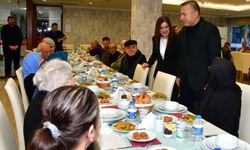 "VALİ VE EŞİ, KÖŞK HUZUREVİ’NDE BÜYÜKLERLE İFTARDA BULUŞTU"