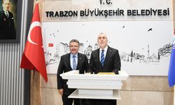 "BAŞKAN GENÇ TRABZON ÜRETİYOR, İHRAÇ EDİYOR, BÜYÜYOR”