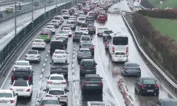 "BAYRAMDA ULAŞIMDA YOĞUNLUK: 12 MİLYONU AŞKIN ARAÇ GEÇİŞ YAPTI"