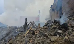 "BOLU'DA KORKUTAN YANGIN 5 EV VE 8 SAMANLIK KÜLE DÖNDÜ"