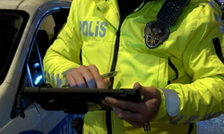 "İZMİR'DE POLİSTEN KAÇAN SÜRÜCÜYE 506 BİN LİRA PARA CEZASI"