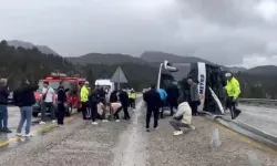 "KONYA’DA YOLCU OTOBÜSÜ DEVRİLDİ 14 KİŞİ YARALANDI"