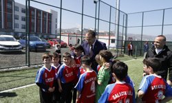 "23 NİSAN FUTBOL ŞENLİĞİ’NDE BAŞKAN EKİM ÇOCUKLARIN YANINDAYDI, MAÇ HEYECANINA ORTAK OLDU"