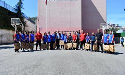 "ORTAHİSAR BELEDİYESİ, FUTSAL ŞAMPİYONU ATA ORTAOKULU’NA MALZEME DESTEĞİ SAĞLADI"