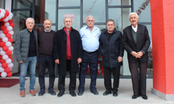 "ESKİ FUTBOLCULAR SEBAT GENÇLİK SPOR’U ZİYARET ETTİ"