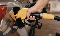 "AKARYAKITA ÇİFTE ZAM BU GECE YANSIYOR: MOTORİNE 7,80 TL ARTIŞ"