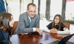 "BAŞKAN EKİM, ORTAMAHALLE’Yİ GELECEĞE TAŞIYAN ÖĞRENCİLERLE MAKAMDA BİR ARAYA GELDİ"