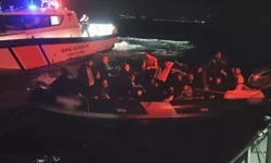 "İZMİR AÇIKLARINDA 2’Sİ ÇOCUK 24 DÜZENSİZ GÖÇMEN YAKALANDI"