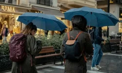 "YURTTA HAVA İKİYE BÖLÜNDÜ: BATIDA SICAKLIK, DOĞUDA SAĞANAK"