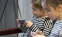 “SOSYAL MEDYAYA 15 YAŞ SINIRI GELİYOR”