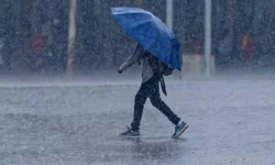 "YURT GENELİNDE SAĞANAK ALARMI: SICAKLIK KUZEYDE DÜŞÜYOR, DOĞUDA YÜKSELİYOR"