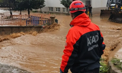 FIRTINA VE YAĞIŞTA CAN KAYBI: 2 ÖLÜ, 33 YARALI