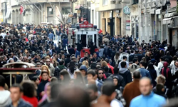 TÜRKİYE’DE GENÇ NÜFUS ORANI DÜŞÜŞÜNÜ SÜRDÜRÜYOR