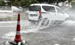 "METEOROLOJİ'DEN 13 İL İÇİN KUVVETLİ YAĞIŞ UYARISI"