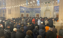 TÜRKİYE BAYRAM SABAHINA CAMİLERDE KAVUŞTU