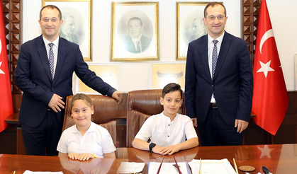 BAŞKAN EKİM MAKAMI ÇOCUKLARA DEVRETTİ