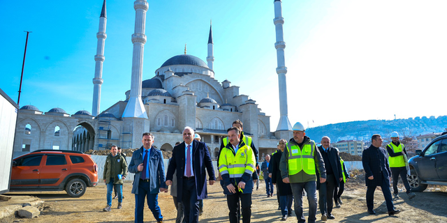 Başkan Zorluoğlu Trabzon’un Yeni Yaşam Alanında İncelemelerde Bulundu