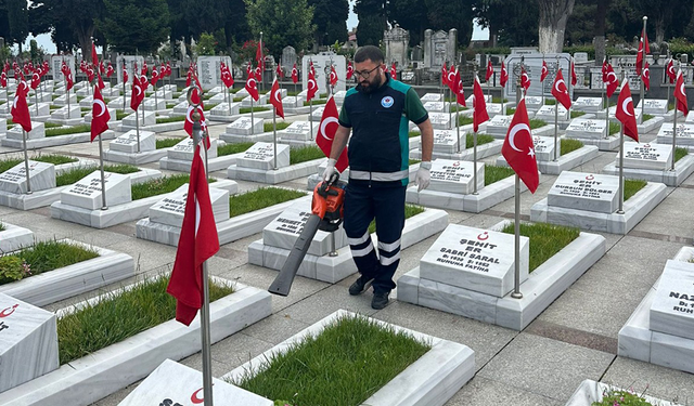 MEZARLIKLARDA BAYRAM HAZIRLIĞI