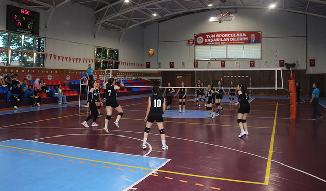 AKÇAABAT’TA VOLEYBOL TURNUVASI SONA ERDİ