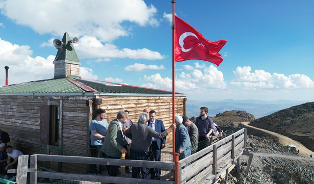 “İLK BAŞKAN OLDU”