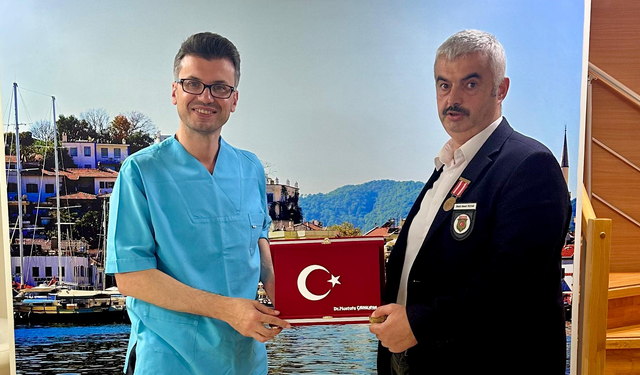 “DR. MUSTAFA ÇANKAYA’YA PLAKET”