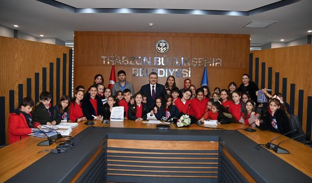 "BAŞKAN GENÇ MİNİK ÖĞRENCİLERLE BULUŞTU"
