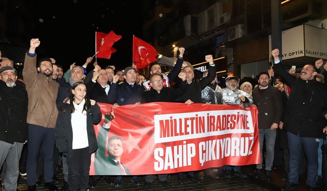"EKREM İMAMOĞLU İÇİN ADALET YÜRÜYÜŞÜ DÜZENLENDİ"