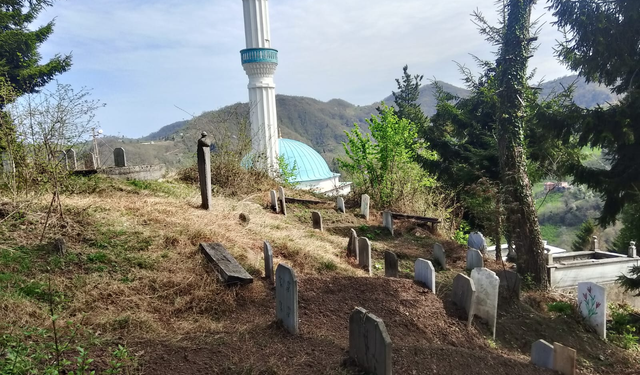 "TRABZON’DA MEZARLIKLAR BAYRAMA HAZIR"