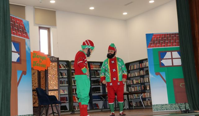"HACIVAT VE KARAGÖZ KÜTÜPHANEDE"