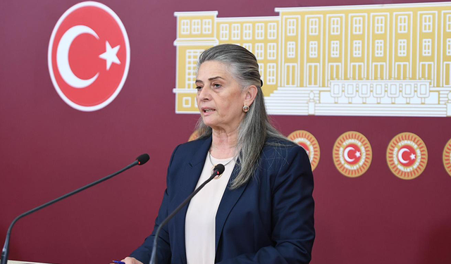 "CHP'Lİ SUİÇMEZ'DEN TRABZON'DAKİ CHP STANDINA BIÇAKLI SALDIRIYA SERT TEPKİ"