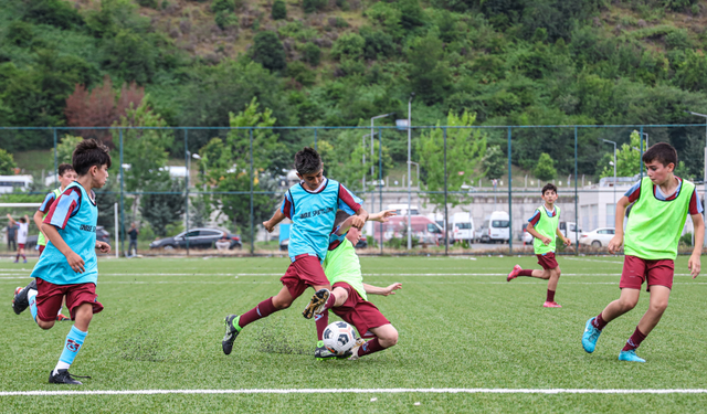 "TRABZONSPOR FUTBOL OKULLARI YAZ KAMPIMIZIN İKİNCİ ETABI BAŞLADI"