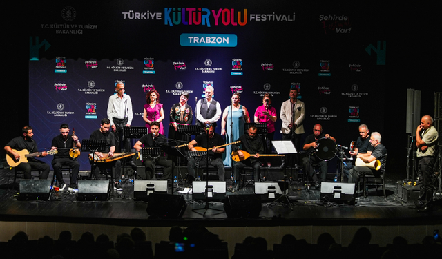 "KÜLTÜR SANAT RÜZGARI ESİYOR"