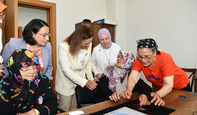 “HUZUREVİ SAKİNLERİ HÜNERLERİNİ GÖSTERDİ”
