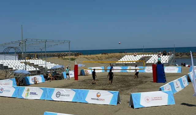 "TRABZON'DA PLAJ VOLEYBOLU HEYECANI BAŞLADI"