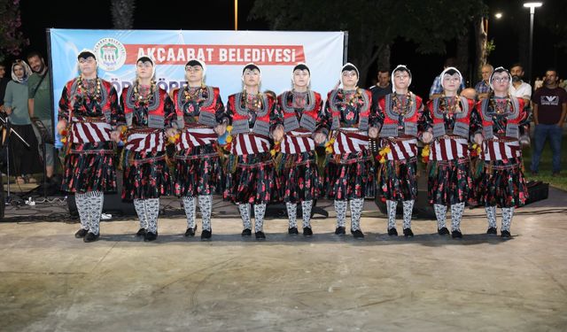 "AKÇAABAT’TA YAZ AKŞAMLARI “YÖRE YÖRE TÜRKÜLER” İLE RENKLENİYOR"