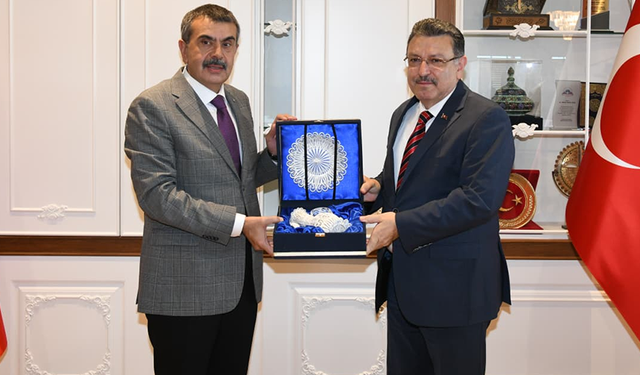 "BAKAN YUSUF TEKİN BÜYÜKŞEHİR BELEDİYESİ’Nİ ZİYARET ETTİ"