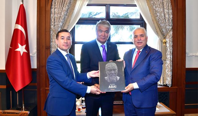 "VALİ AZİZ YILDIRIM TÜRKSOY HEYETİ İLE MAKAMINDA BİR ARAYA GELDİ"