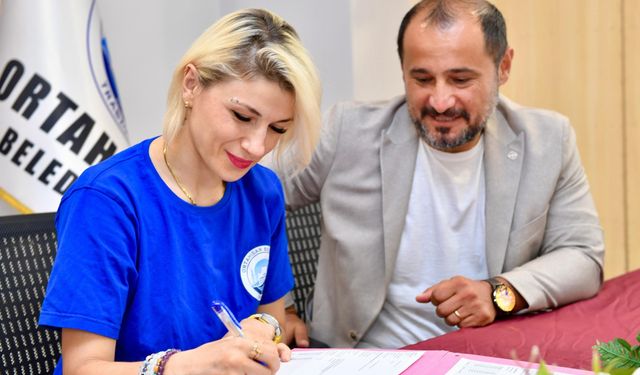 "ORTAHİSAR BELEDİYESPOR KADIN HENTBOL TAKIMI, KADROSUNU GÜÇLENDİRDİ"