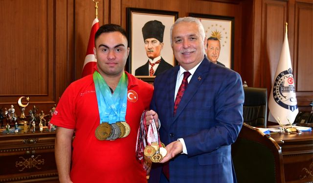 "VALİ YILDIRIM SPORCULARI MAKAMINDA TEBRİK ETTİ"