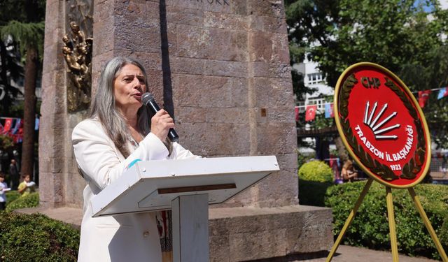 "SİBEL SUİÇMEZ,30 AĞUSTOS COŞKUSUNU TRABZON HALKIYLA PAYLAŞTI"